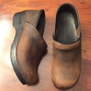 Dansko Brown Distressed Shoes clogs 38